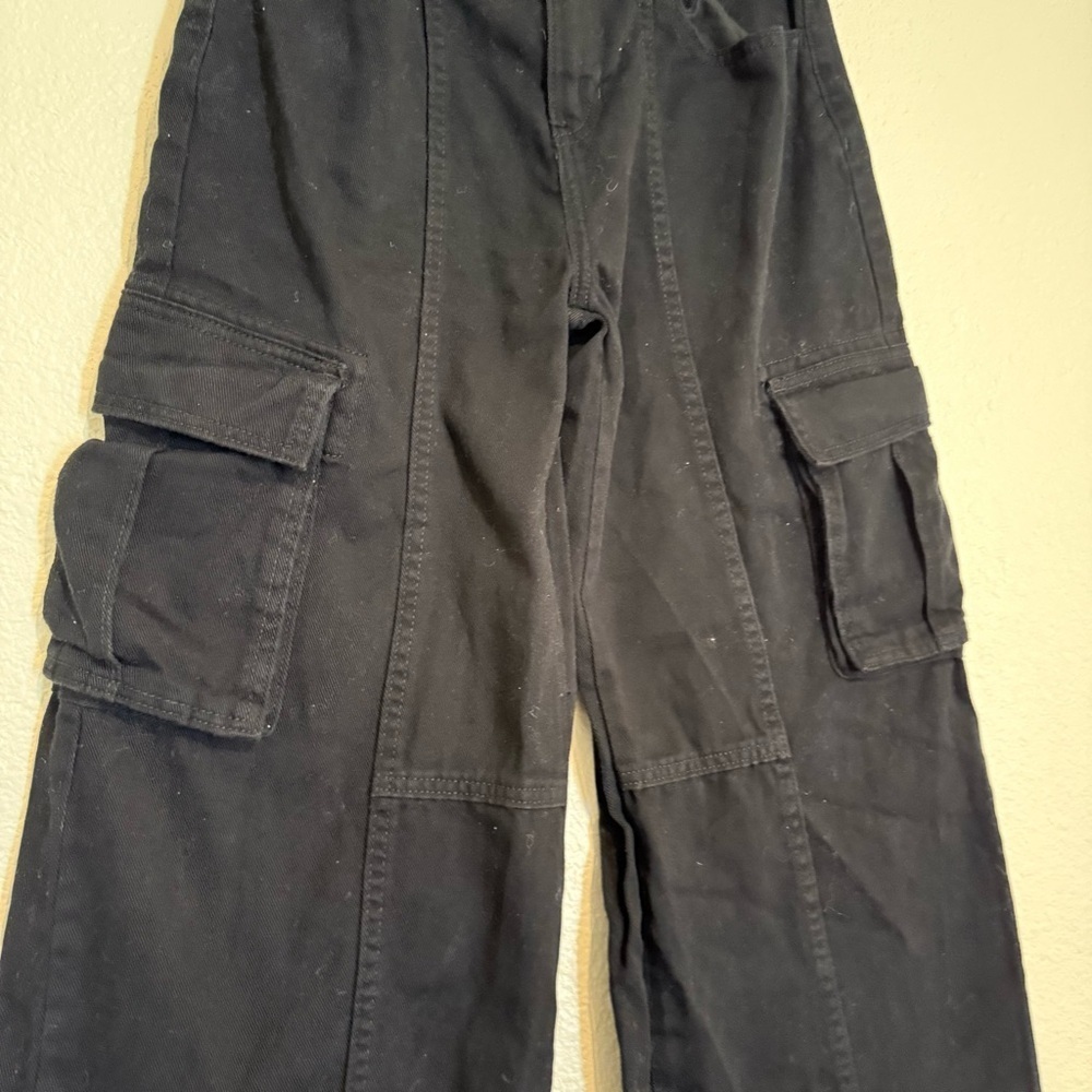 Old navy cargo pants - Picture 2 of 5